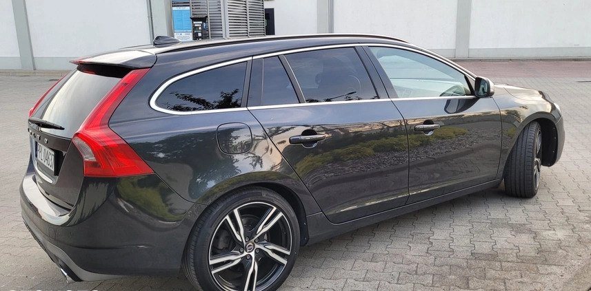 Volvo V60 cena 72900 przebieg: 165000, rok produkcji 2017 z Pleszew małe 137